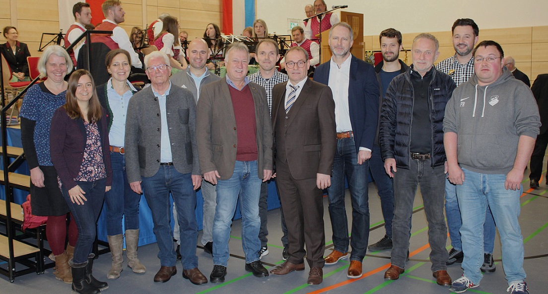 Die Vorstandschaft der DJK mit Bürgermeister Christian Fürst